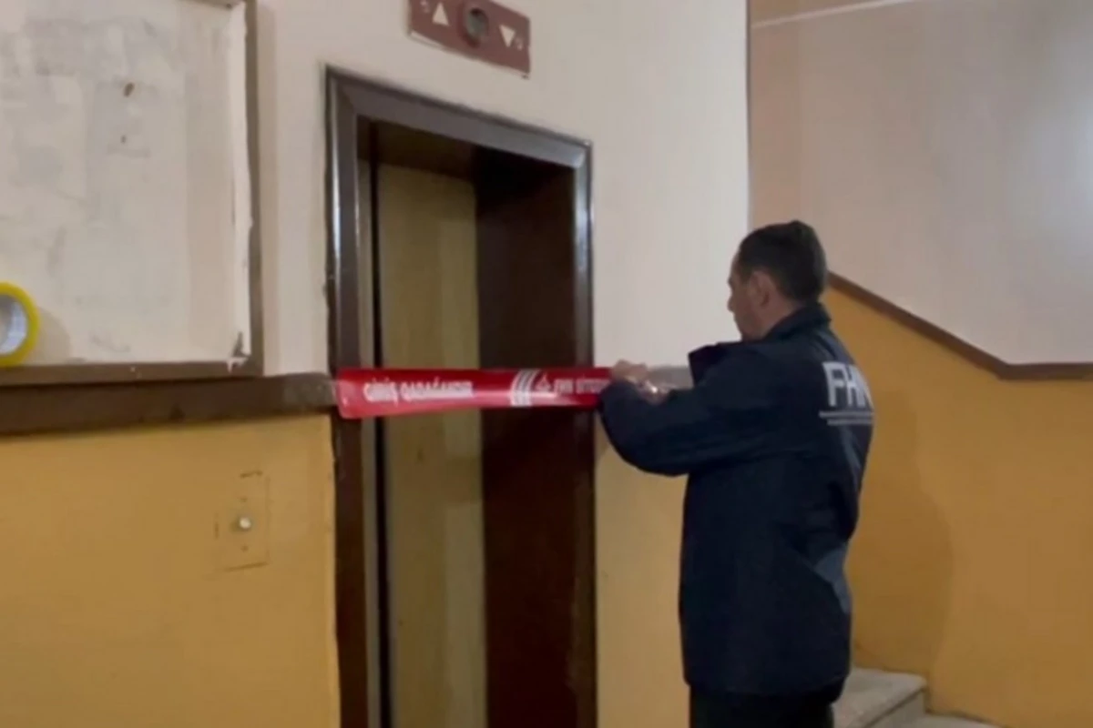 FHN Bakıda təhlükəli liftin istismarını dayandırıb - FOTO/VİDEO FHN Bakıda təhlükəli liftin istismarını dayandırıb - FOTO/VİDEO
