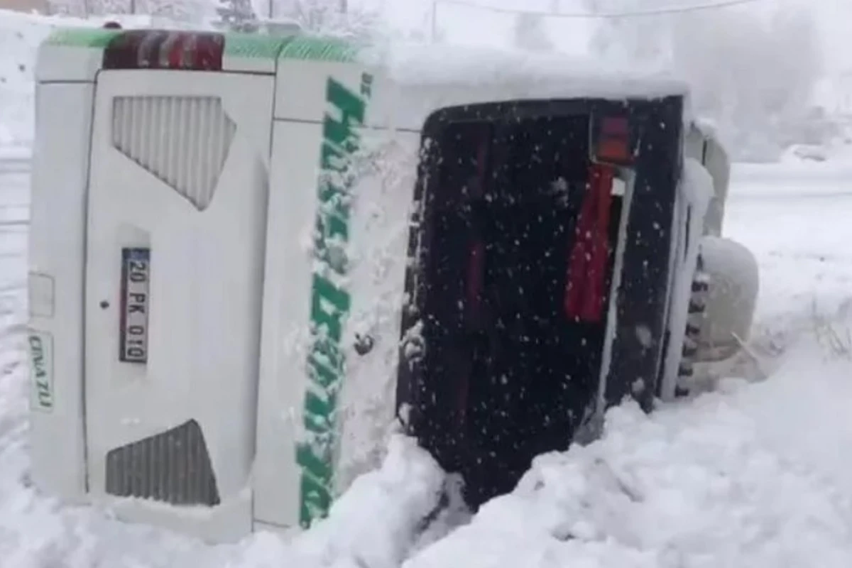 Türkiyədə AVTOBUS AŞDI - 12 NƏFƏR XƏSARƏT ALDI - FOTO
