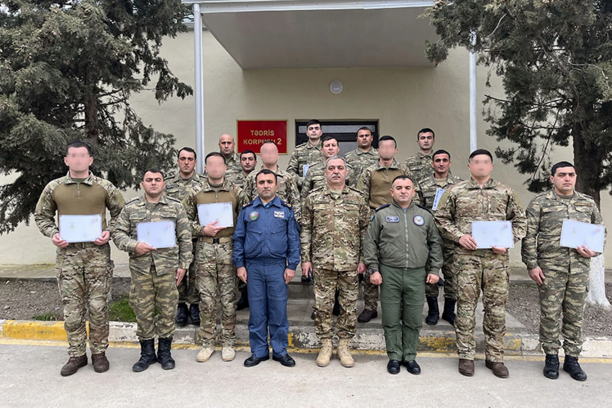 Pilotsuz uçuş aparatları kursunu bitirənlərə sertifikatlar təqdim olunub - FOTO
