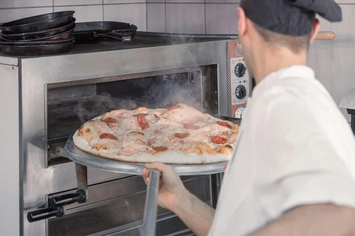 16 ildir axtarışda olan cinayətkar ƏLƏ KEÇDİ: Pizza şefi olaraq işləyirmiş - FOTO