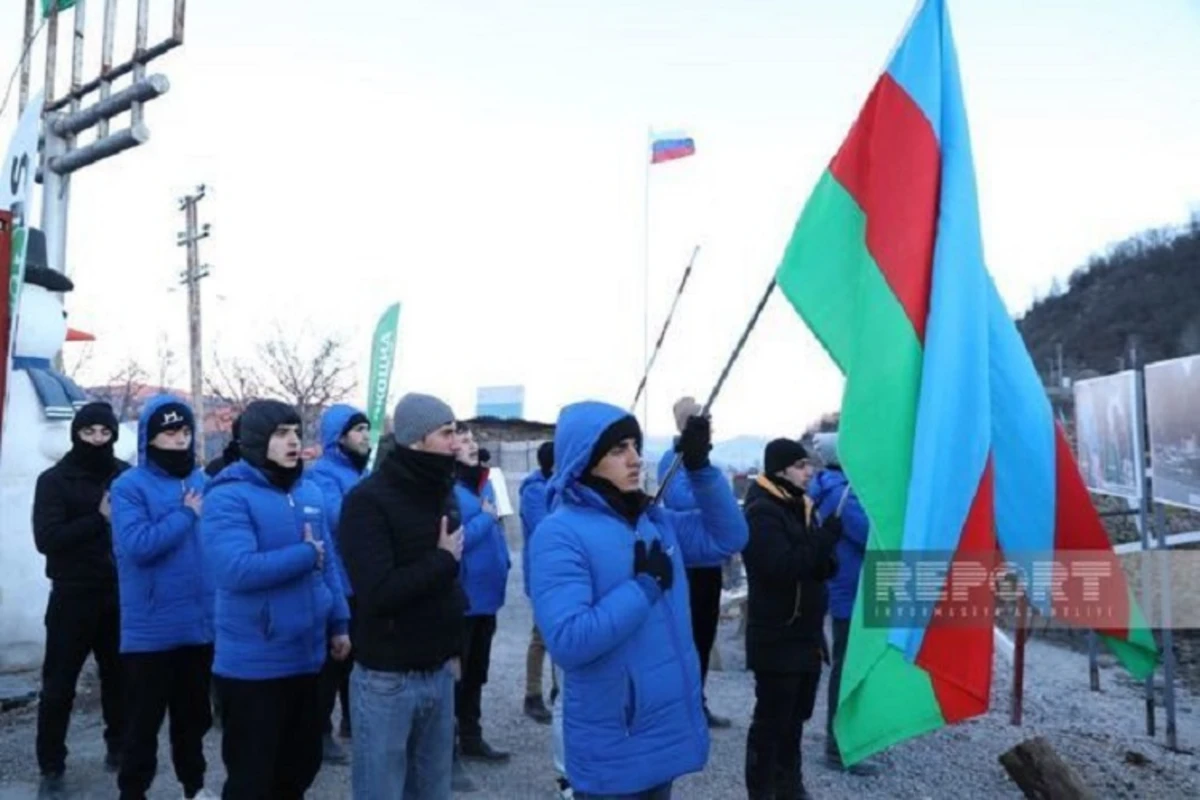 Автомобили МККК и РМК беспрепятственно проехали по дороге Ханкенди - Лачын - ОБНОВЛЕНО + ФОТО Автомобили МККК и РМК беспрепятственно проехали по дороге Ханкенди - Лачын - ОБНОВЛЕНО + ФОТО