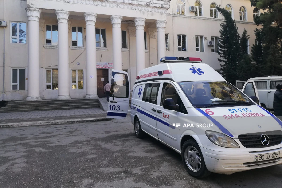 Женщина, упавшая с четвертого этажа в Сумгайыте, осталась жива