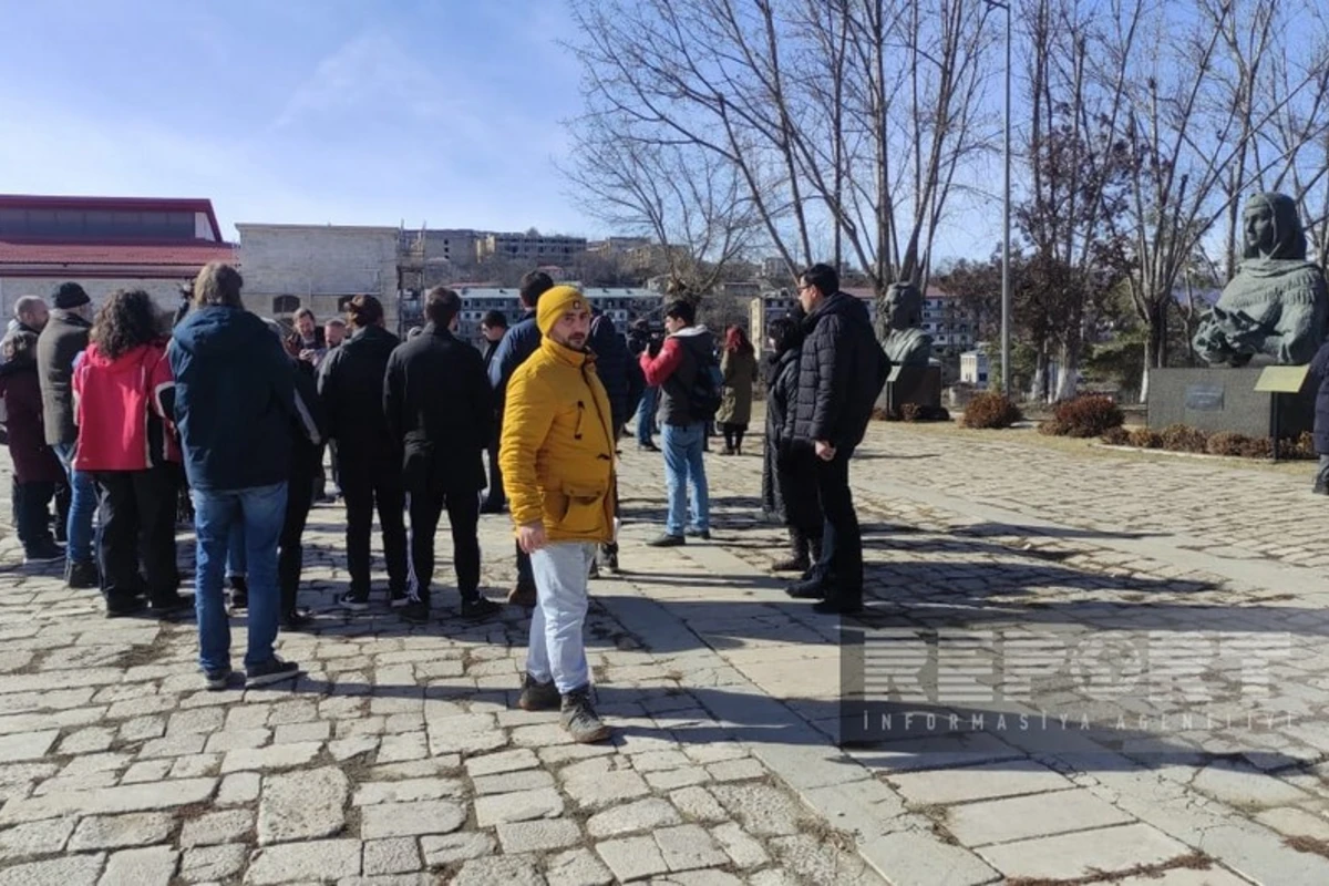 Beynəlxalq səyahətçilər Şuşanın inzibati binasında olublar - FOTO Beynəlxalq səyahətçilər Şuşanın inzibati binasında olublar - FOTO