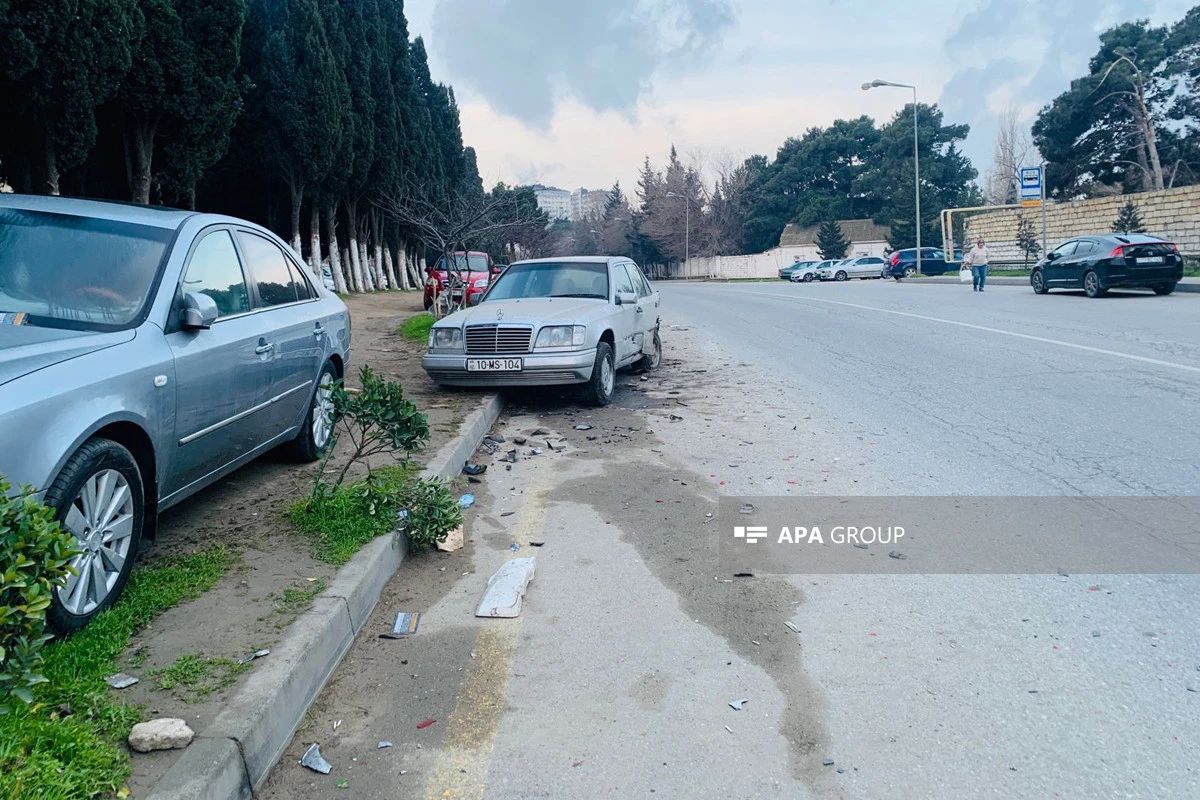 Bakıda üç avtomobil qəzaya uğrayıb, xəsarət alan var - FOTO Bakıda üç avtomobil qəzaya uğrayıb, xəsarət alan var - FOTO