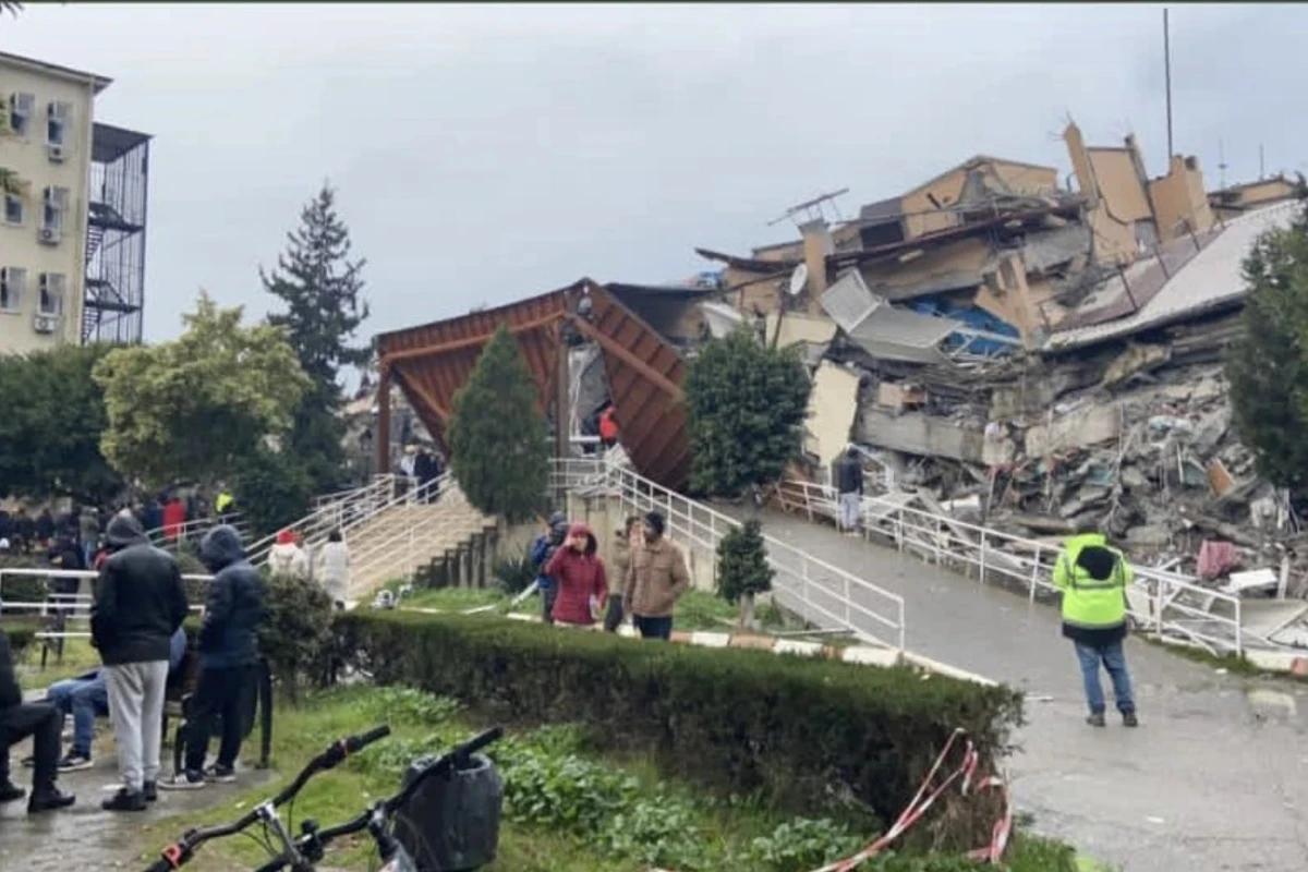 Hatayda xəstəxanalar və polis binası dağıldı - DƏHŞƏTLİ GÖRÜNTÜLƏR