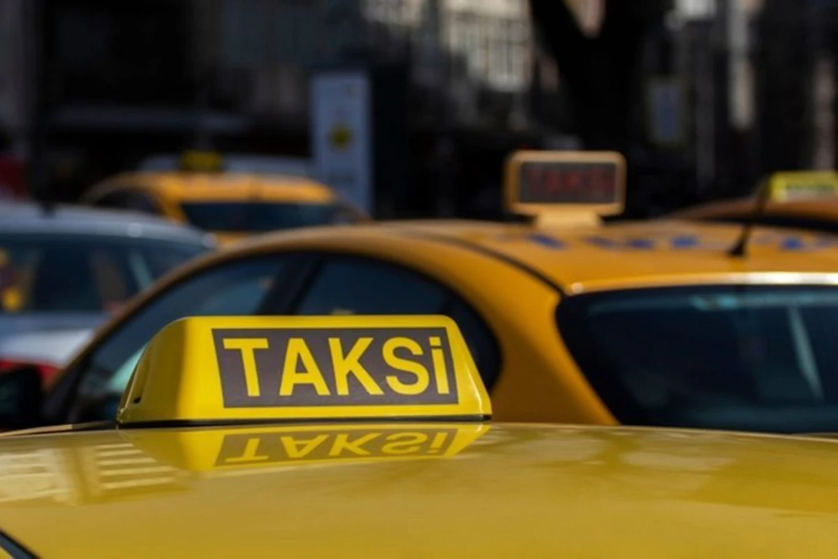 Türkiyədə taksi sürücüləri vətəndaşlara pulsuz xidmət göstərməyə başladı