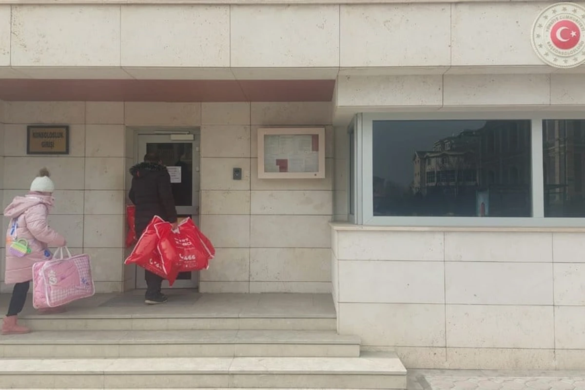 Naxçıvanda Türkiyədə zəlzələdən zərərçəkənlərə yardım toplanır - FOTO