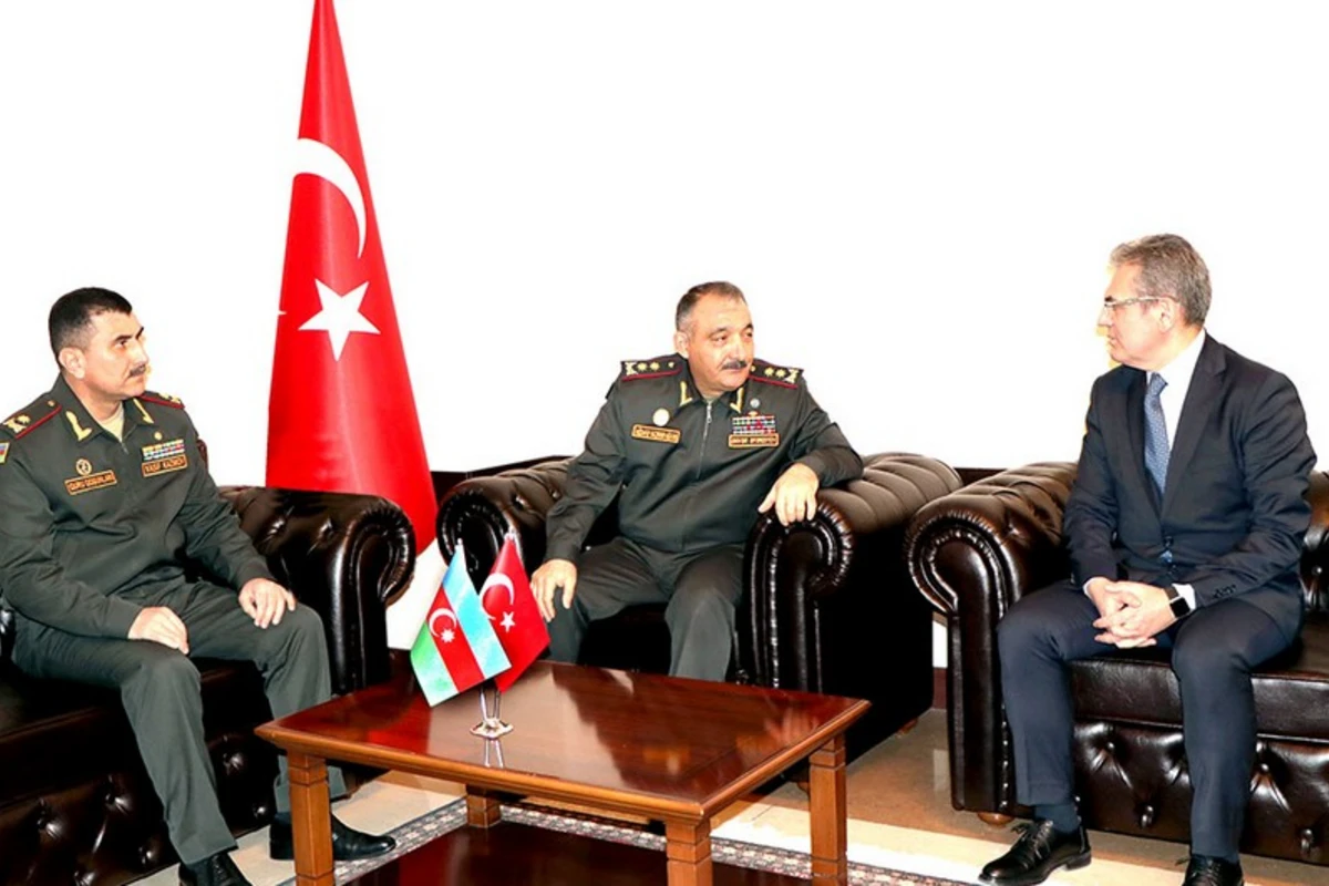 Müdafiə nazirinin müavini Türkiyənin Gəncə şəhərindəki Baş konsuluna başsağlığı verib