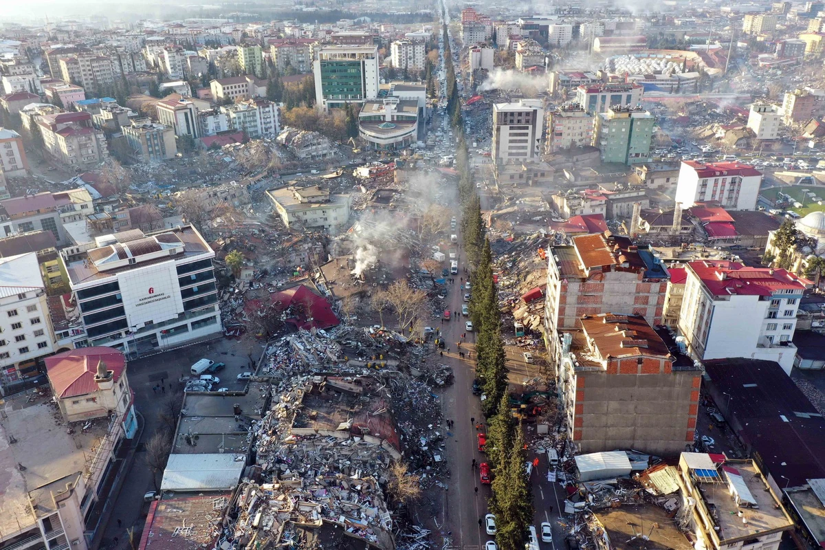 Azərbaycan xilasediciləri Türkiyədə dağıntılar altında qalmış uşağın meyitini çıxarıblar