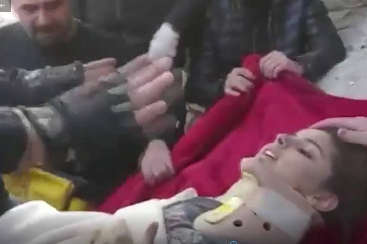 37 saat dağıntılar altında qalan 17 yaşlı qız xilas edildi - ANBAAN VİDEO
