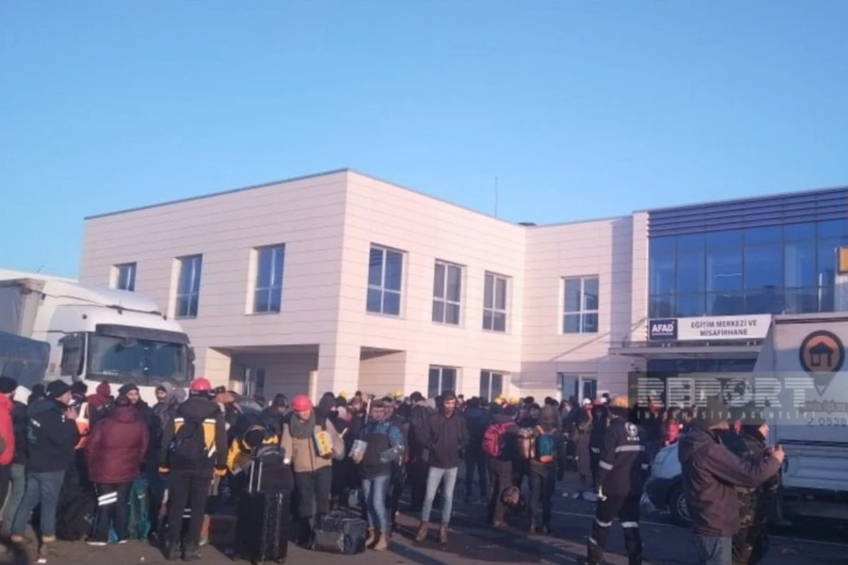 Azərbaycandan Türkiyəyə göndərilən Mobil səhra hospitalı Kahramanmaraşa çatıb - FOTO