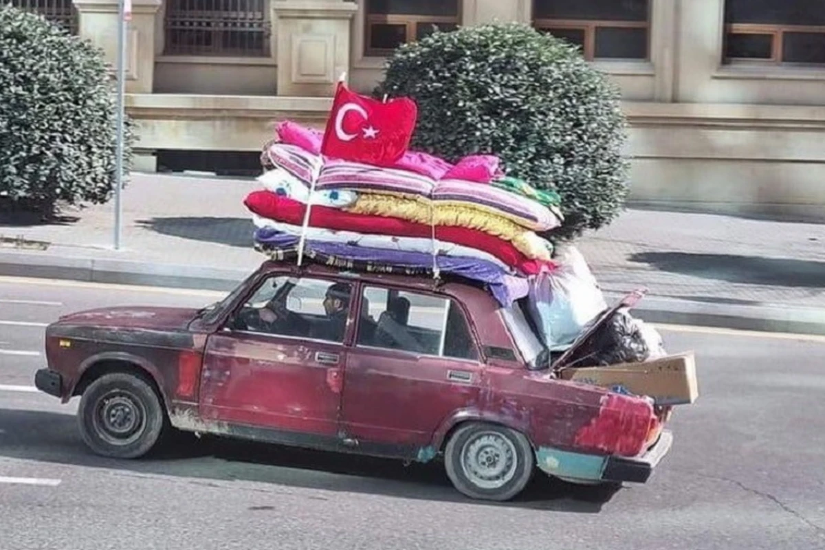 Bir foto ilə Azərbaycanda məşhurlaşan köhnə maşının sahibi GÖRÜN KİMDİR - VİDEO Bir foto ilə Azərbaycanda məşhurlaşan köhnə maşının sahibi GÖRÜN KİMDİR - VİDEO
