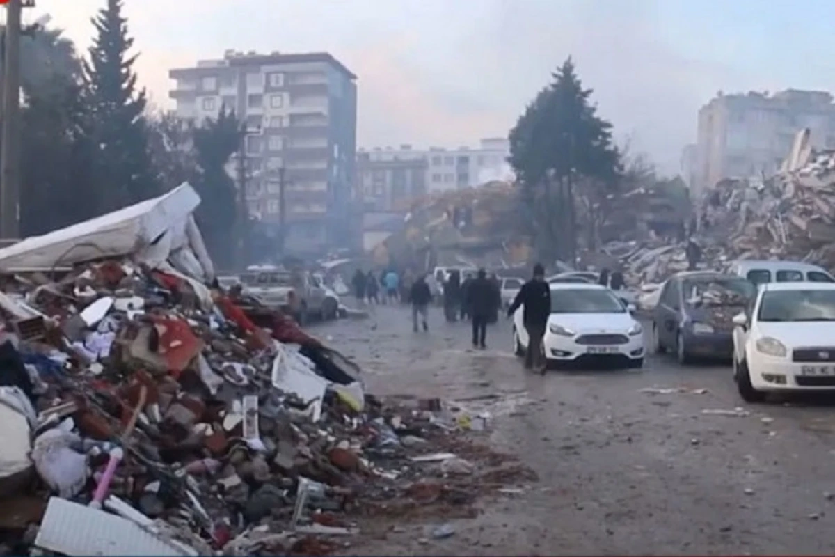 BAKU.TV Malatyada: Ölülərimizi torbaya qoyuruq, kəfənə ehtiyacımız var - VİDEO