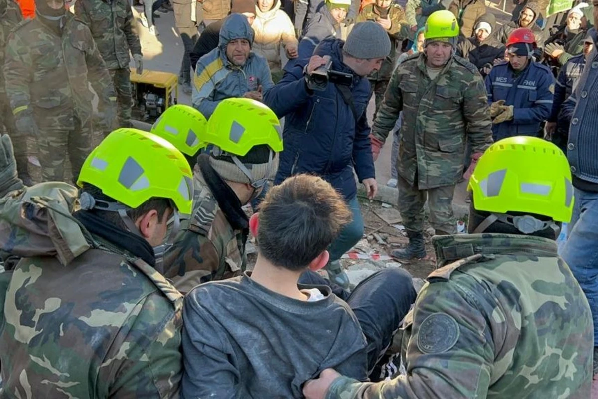 Азербайджанские спасатели в Турции спасли из-под завалов 44 человека - ВИДЕО