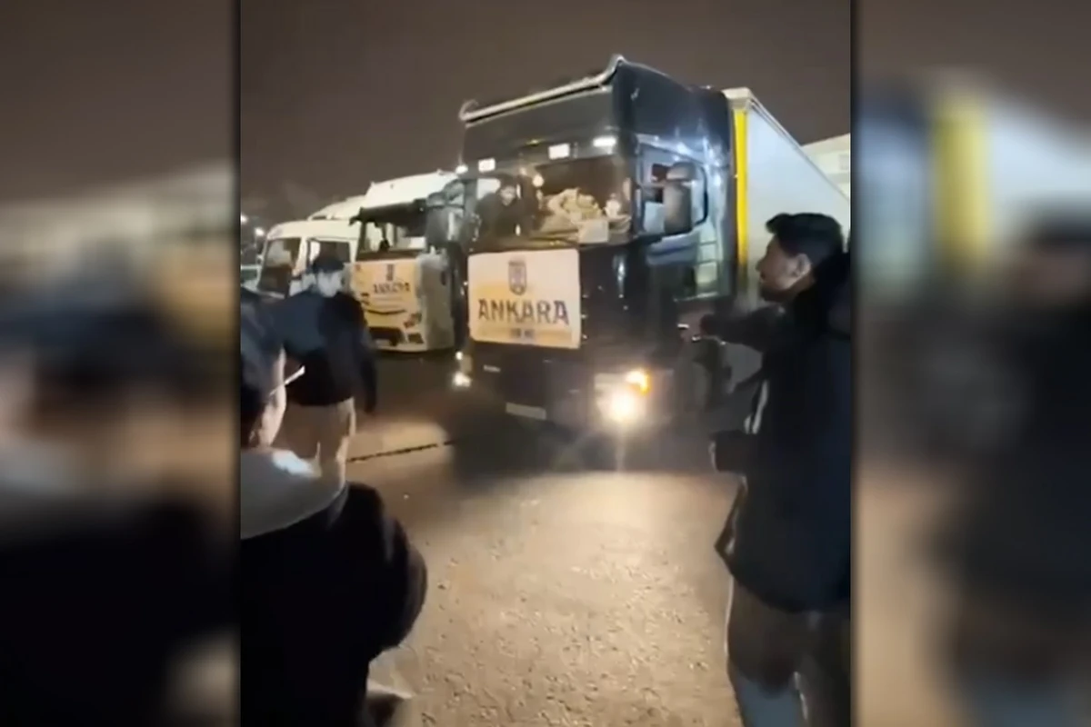 Azərbaycandan yardım aparan TIR sürücüsünü türklər belə qarşıladılar - VİDEO