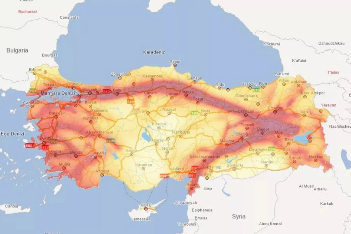 Yapon zəlzələ mütəxəssisi: Belə şiddətli zəlzələ min ildə bir dəfə olur