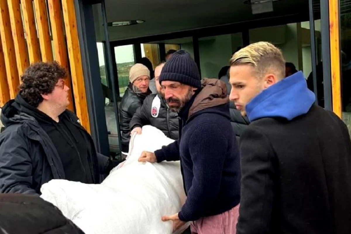 Pirlo zəlzələdən zərərçəkənlərə yardım etdi - FOTO