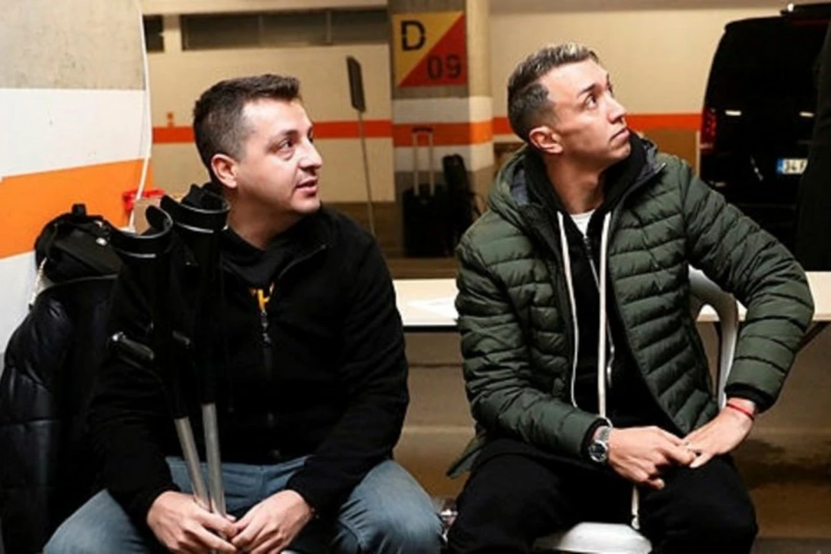Muslera zədəli olmasına baxmayaraq, Türkiyənin yardımına tələsdi - FOTO Muslera zədəli olmasına baxmayaraq, Türkiyənin yardımına tələsdi - FOTO