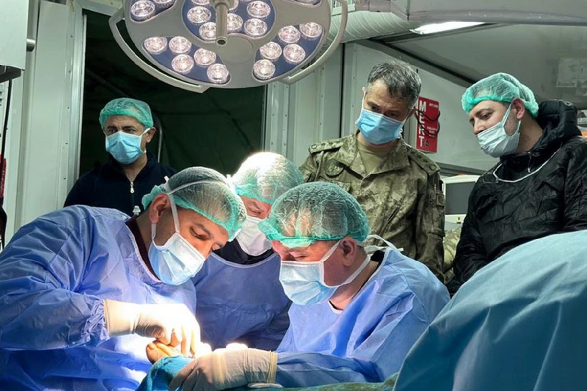Azərbaycan Ordusunun hərbi tibb personalı Kahramanmaraşda fəaliyyətini davam etdirir - FOTO