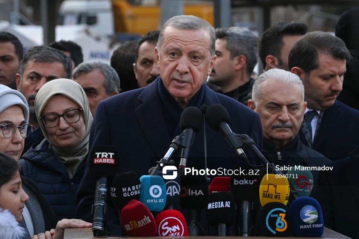 Rəcəb Tayyib Ərdoğan Şanlıurfada zəlzələdən zərərçəkənlərin önündə çıxış edib - VİDEO