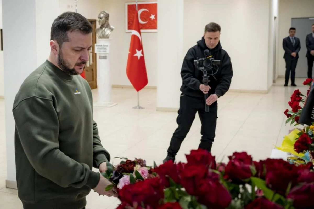 Zelenski Türkiyə səfirliyində olub, başsağlığı verib - FOTO/VİDEO