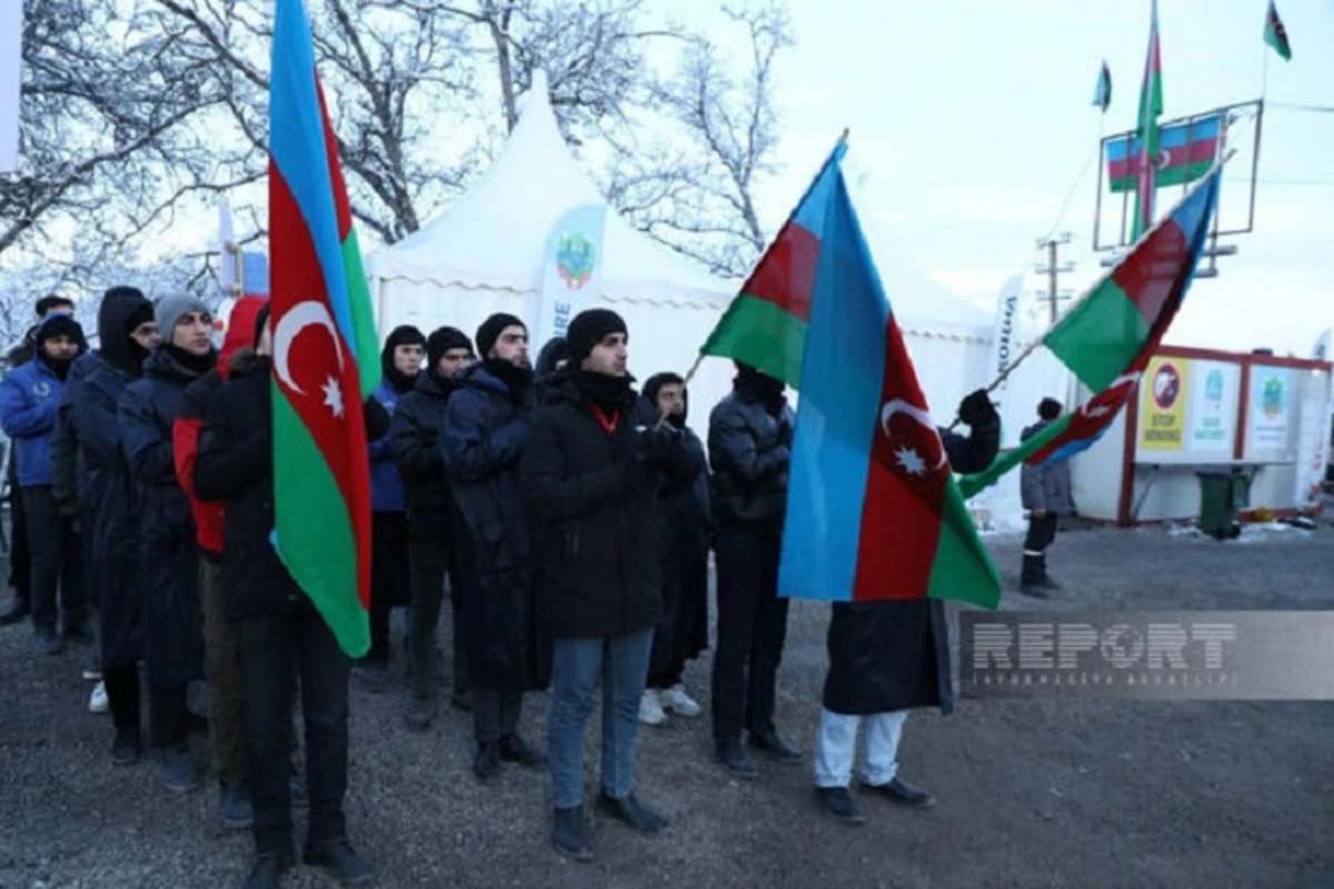 Акция протеста на дороге Ханкенди-Лачын беспрерывно продолжается уже два месяца: требования остаются неизменными - ФОТО