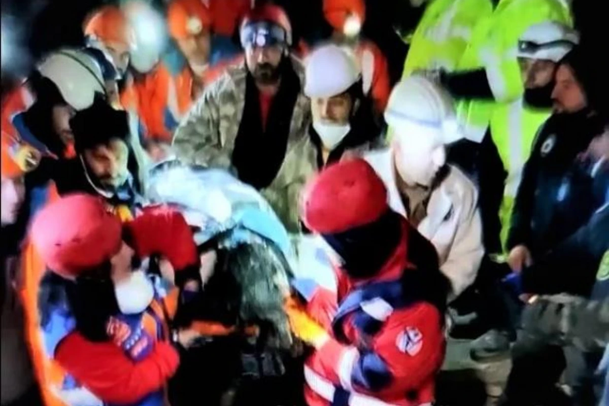 142 saat sonra xilas edilən müəllimin ilk istəyi çay oldu - VİDEO
