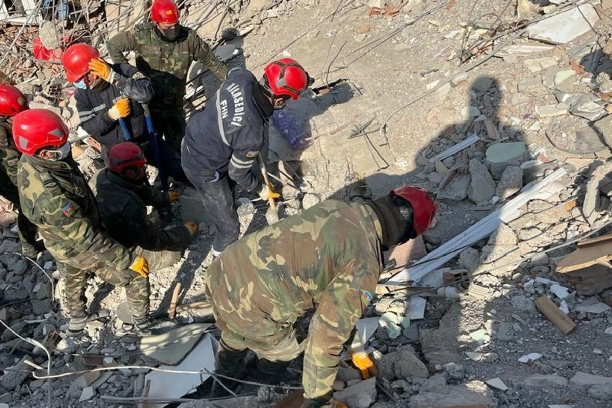 Azərbaycan xilasediciləri Türkiyədə dağıntılar altından 51 nəfəri sağ çıxarıblar - FOTO/VİDEO Azərbaycan xilasediciləri Türkiyədə dağıntılar altından 51 nəfəri sağ çıxarıblar - FOTO/VİDEO
