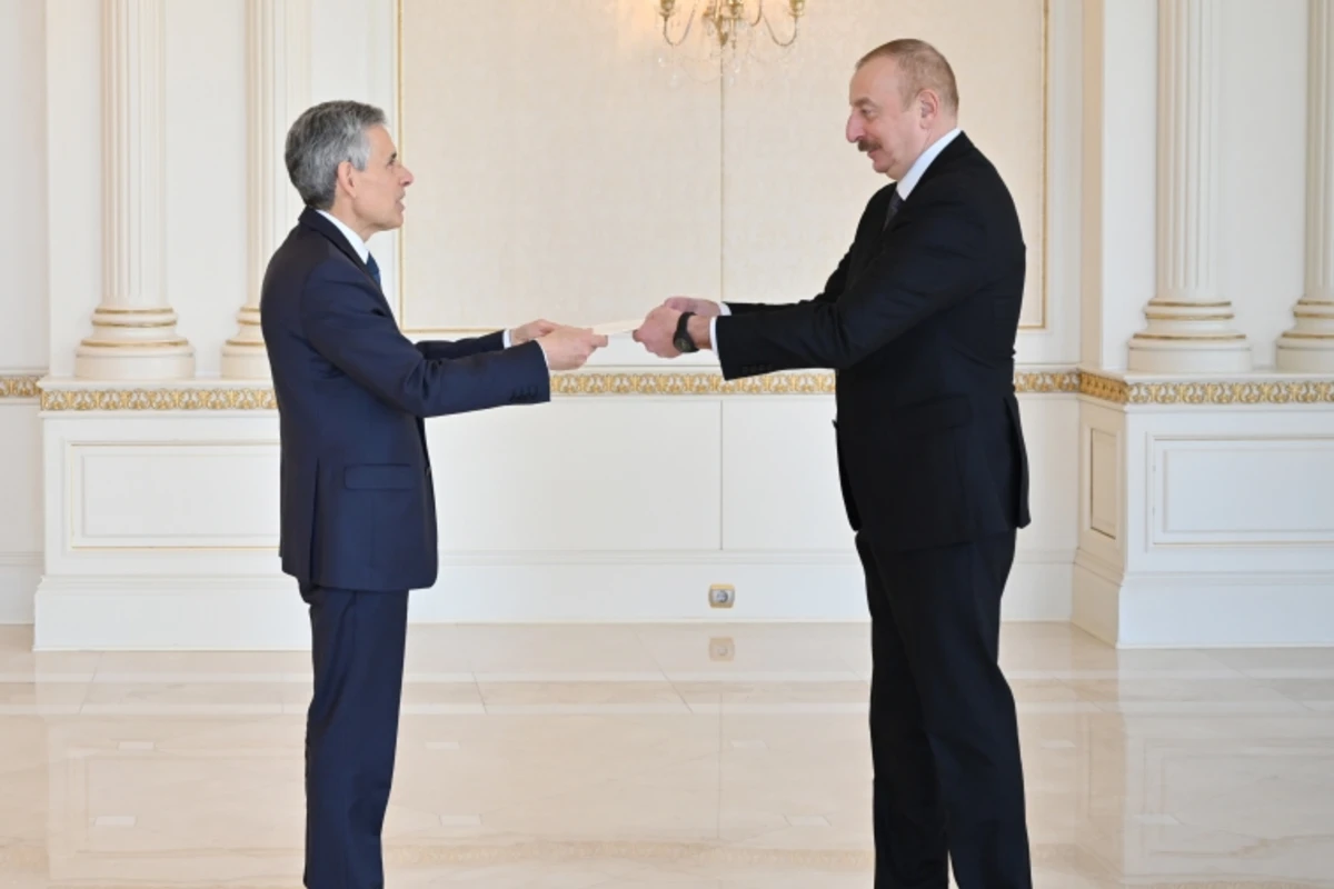 İlham Əliyev San-Marinonun yeni səfirinin etimadnaməsini qəbul edib - FOTO
