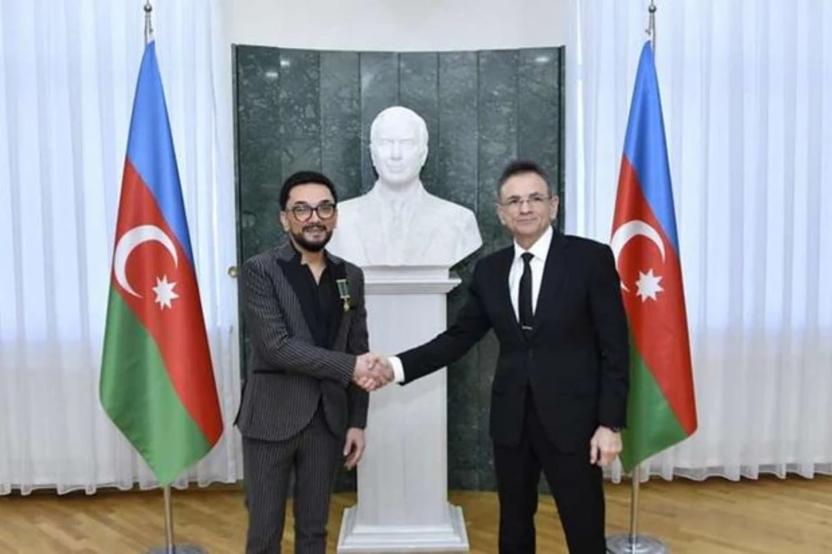 Mədət Quliyev Faiq Ağayevi təltif etdi - FOTO