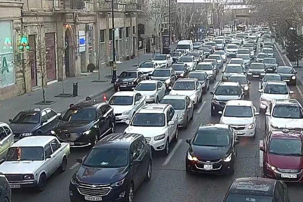Bakının bir sıra yollarında tıxac müşahidə olunur - SİYAHI