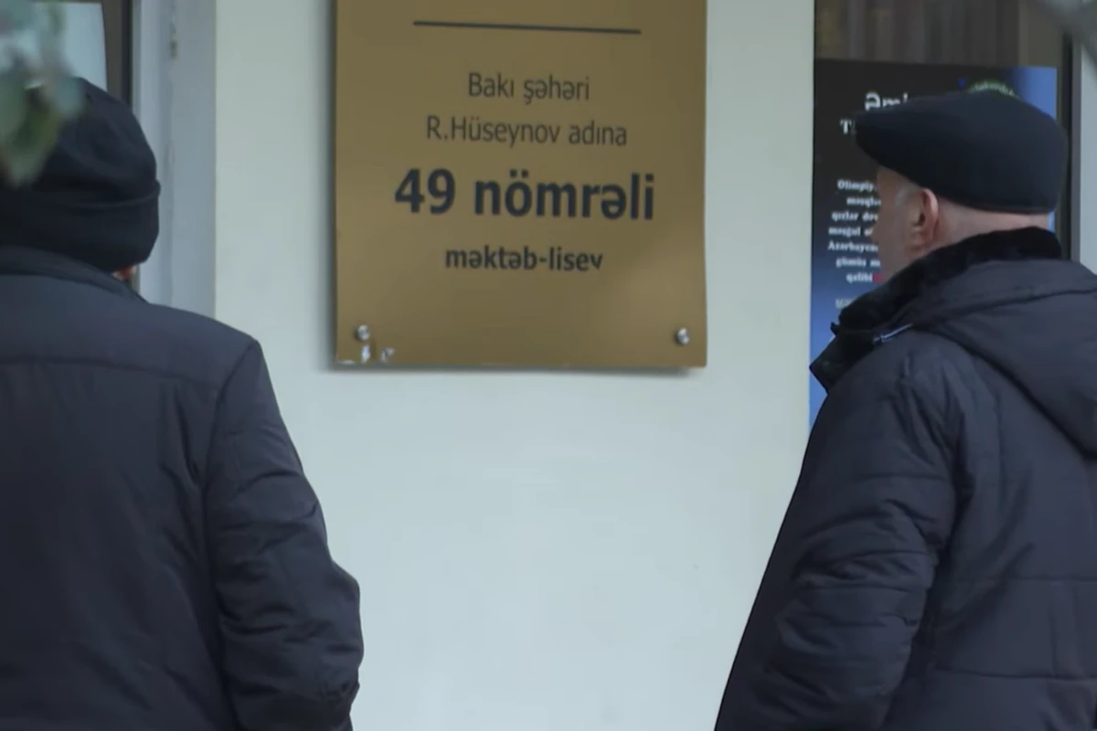В Баку учительница просила у школьников деньги в обмен на игнорирование их прогулов - ВИДЕО