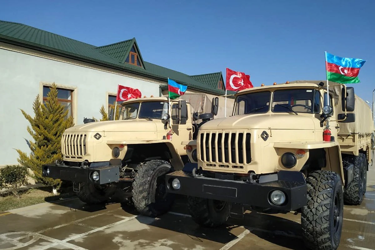 Azərbaycan hərbçiləri Türkiyədə zəlzələdən zərər çəkənlərə növbəti dəfə yardım göndəriblər - FOTO