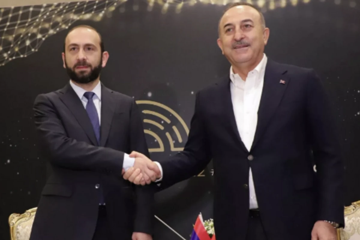 Ankarada Mövlud Çavuşoğlu ilə Ararat Mirzoyan arasında görüş başlayıb Ankarada Mövlud Çavuşoğlu ilə Ararat Mirzoyan arasında görüş başlayıb