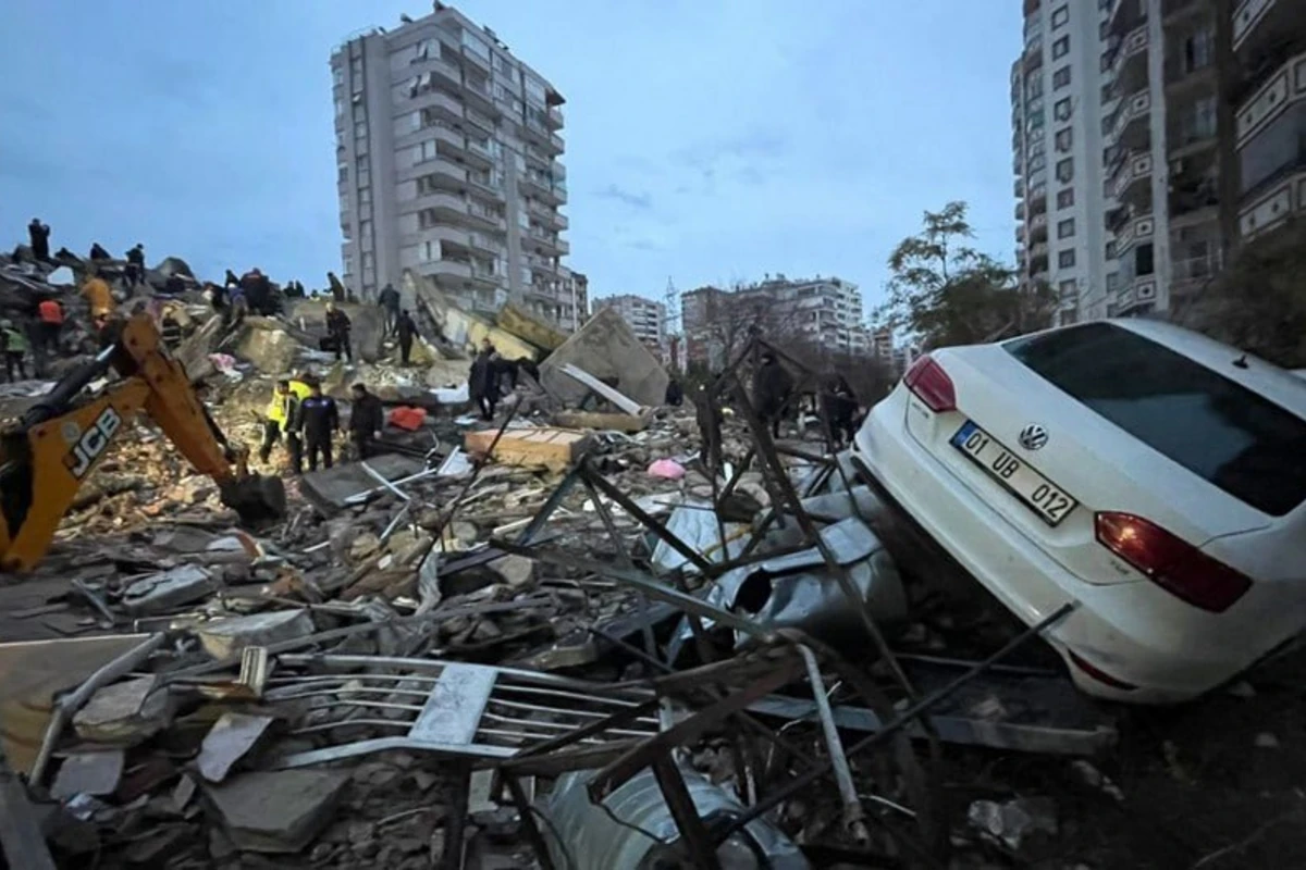 228 saat sonra dağıntılar altından 3 nəfər xilas edildi
