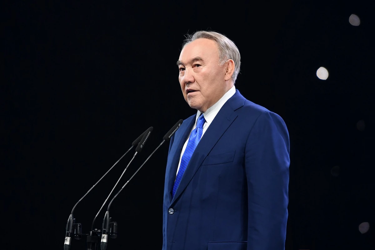 Назарбаева лишили статуса Елбасы