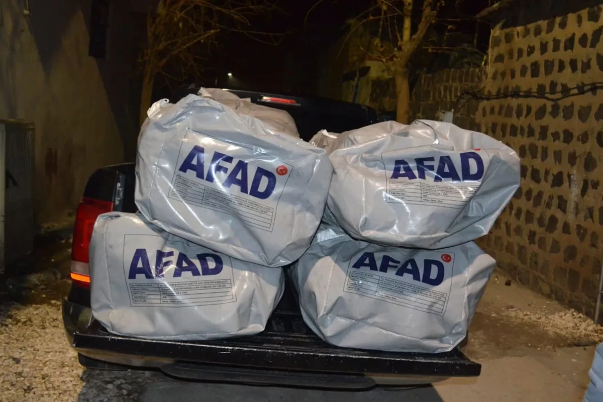 AFAD-ın çadırlarını oğurlayan 3 nəfər tutulub - FOTO