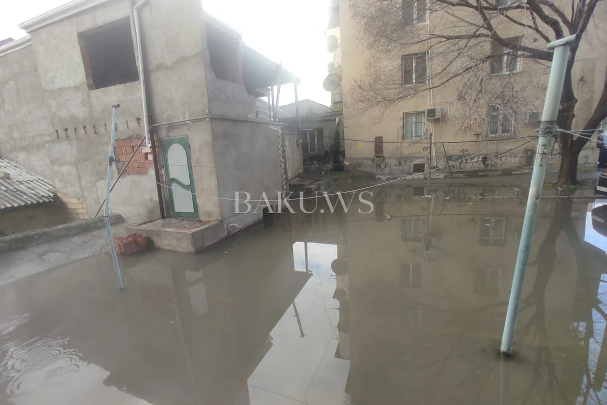 Bakıda bina su quyusunun üstündə tikilib? - Su basmış həyətin sakinləri şikayətçidir - FOTO/VİDEO