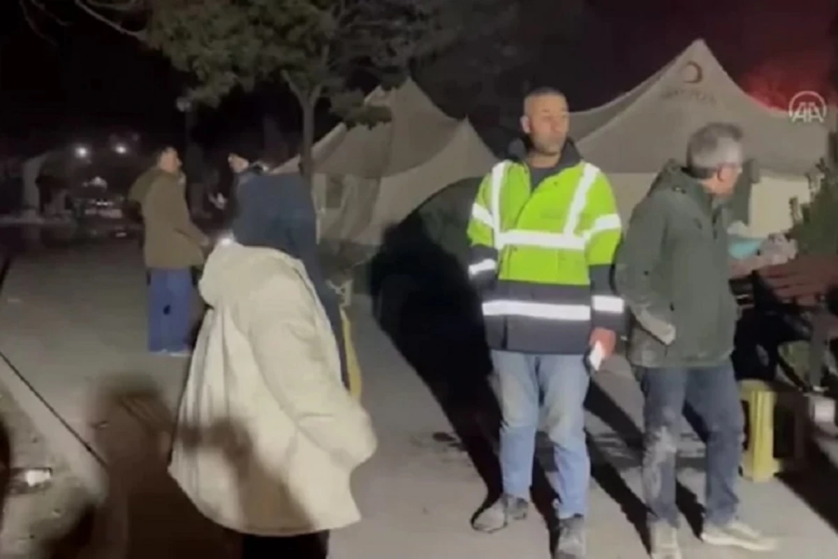 Hatayda baş verən zəlzələdə dağıntılar altında qalanlar var - VİDEO - YENİLƏNİB
