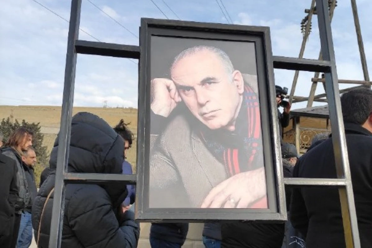 Ramiz Novruz dəfn olundu - YENİLƏNİB - FOTO/VİDEO Ramiz Novruz dəfn olundu - YENİLƏNİB - FOTO/VİDEO
