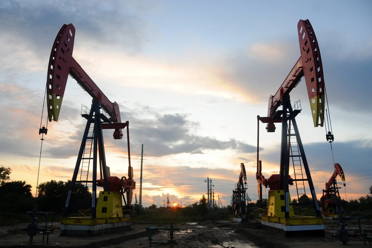Азербайджанская нефть продолжает дешеветь