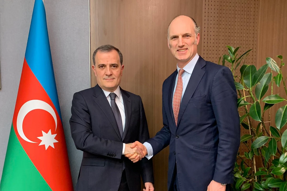Dokerti Ceyhun Bayramovla görüşüb: Azərbaycan Britaniyanın mühüm ticarət və enerji tərəfdaşıdır