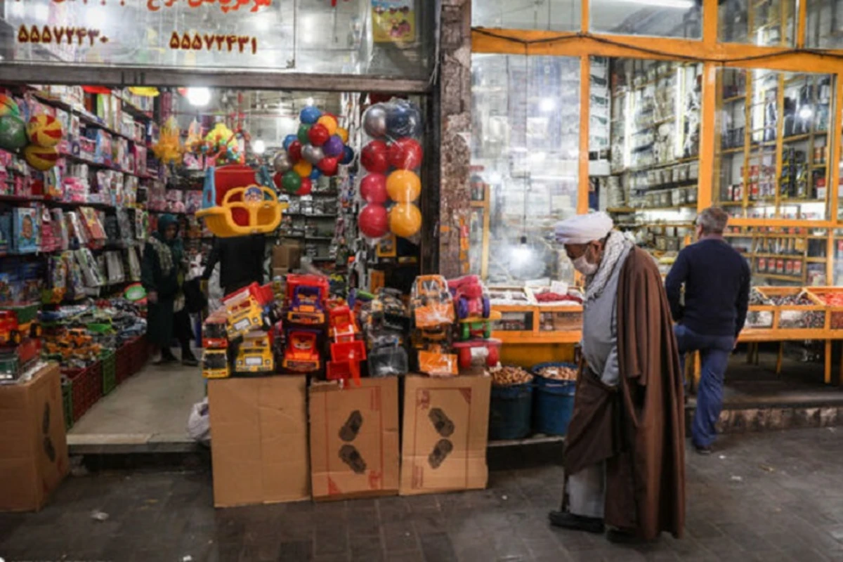 İranda dolların məzənnəsinin rekord həddə qalxması ilə Tehran bazarında tətillər başlayıb - VİDEO