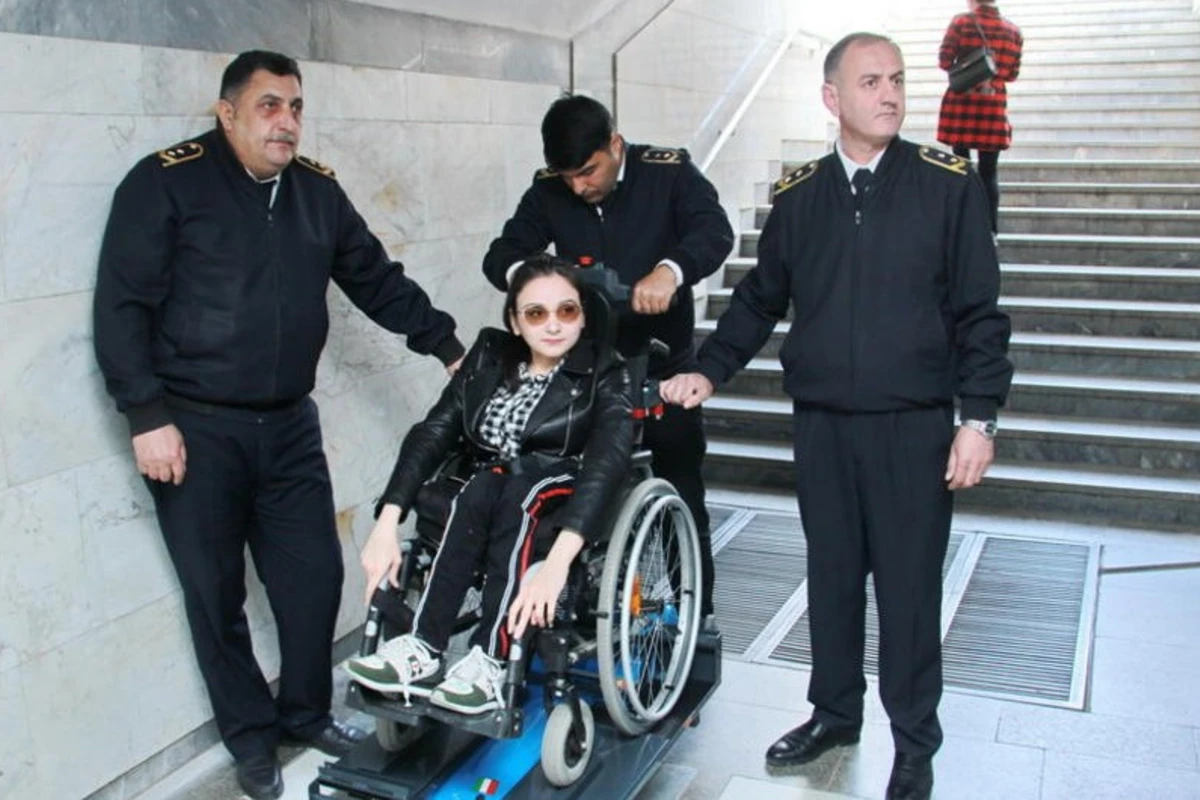 Bakı metrosunda əlil arabalarının daşınması üçün xüsusi qurğu quraşdırılması nəzərdə tutulur