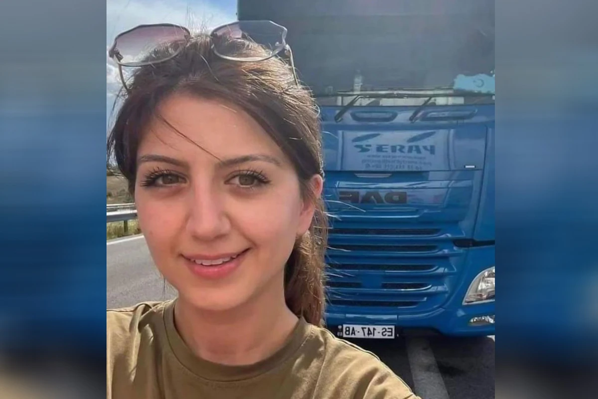 Gənc qız şəxsi TIR-ı ilə 6 ölkə keçib Türkiyəyə yardım gətirdi - FOTO Gənc qız şəxsi TIR-ı ilə 6 ölkə keçib Türkiyəyə yardım gətirdi - FOTO