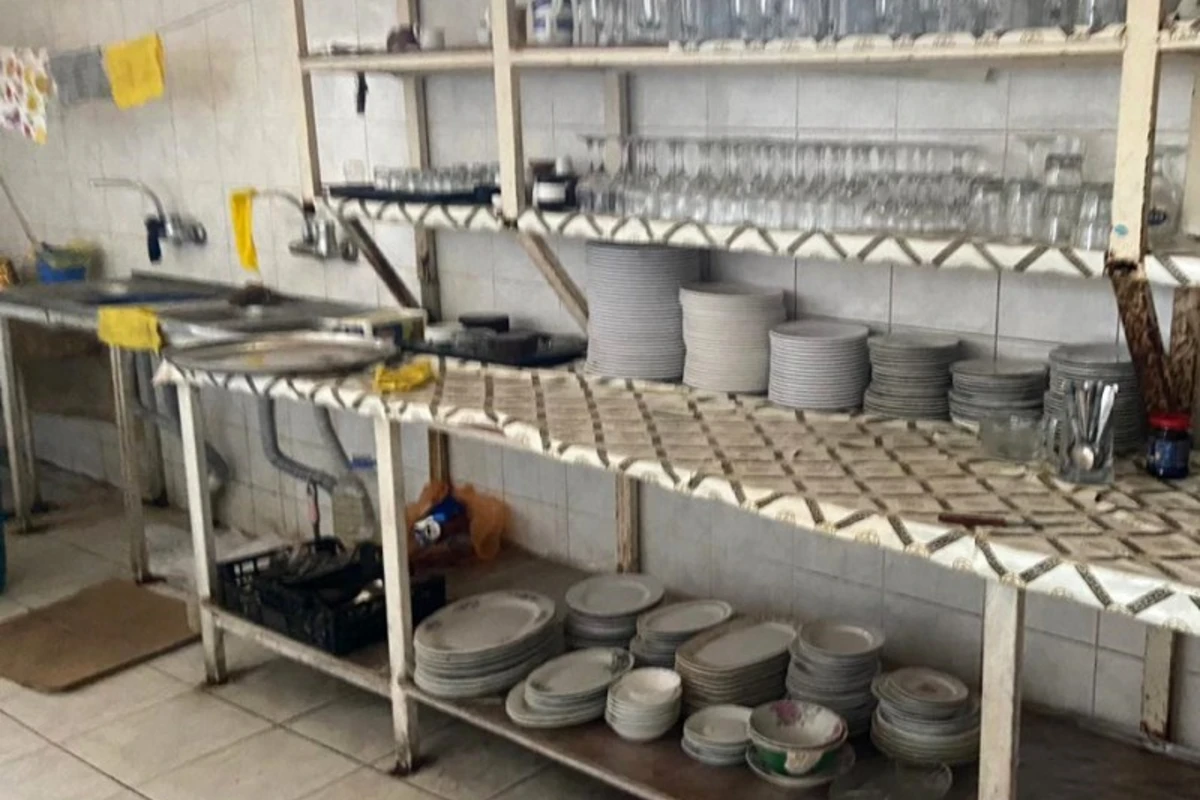 “Zəngəzur” restoranında mənşəyi məlum olmayan məhsullar aşkar edilib - FOTO