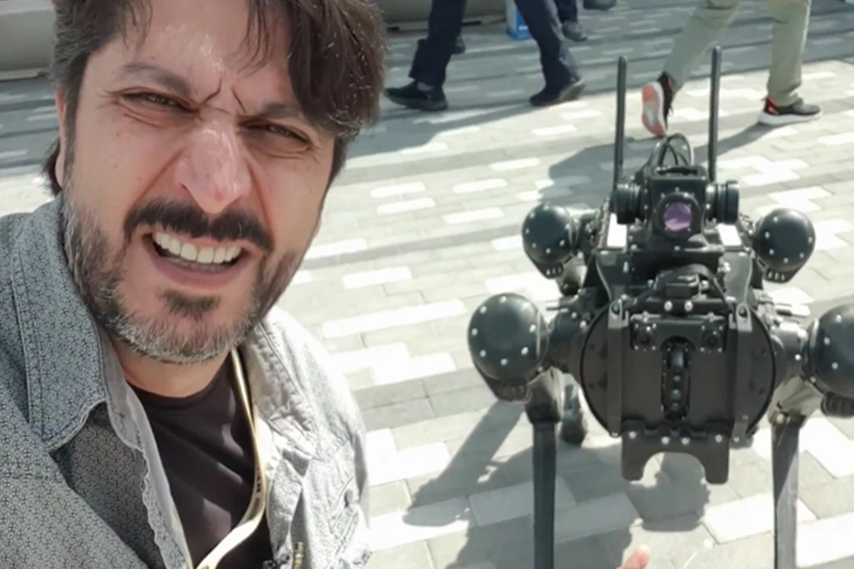 Azərbaycanlı aparıcı robot itlə görüntülərini paylaşdı - VİDEO