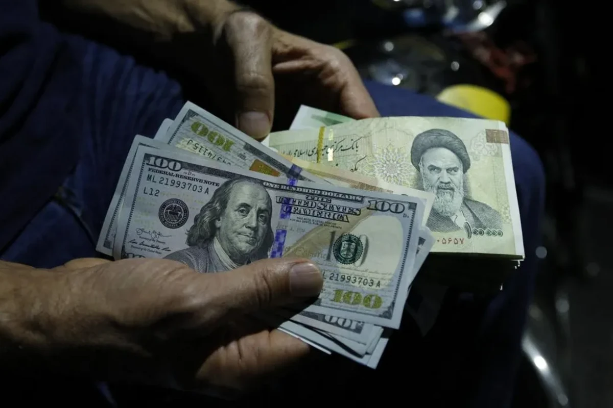 İranda dollar kəskin bahalaşdı - FOTO