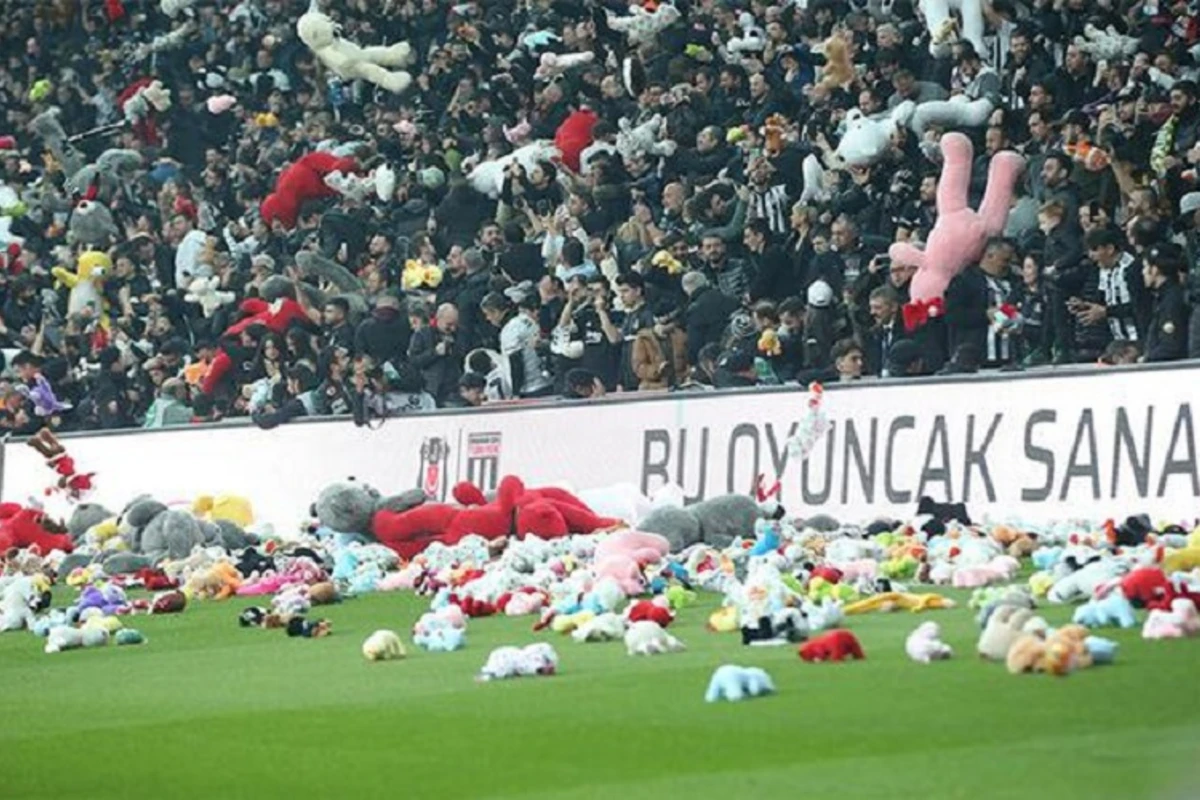“Beşiktaş” - “Antalyaspor” oyununda duyğulu anlar yaşandı – VİDEO