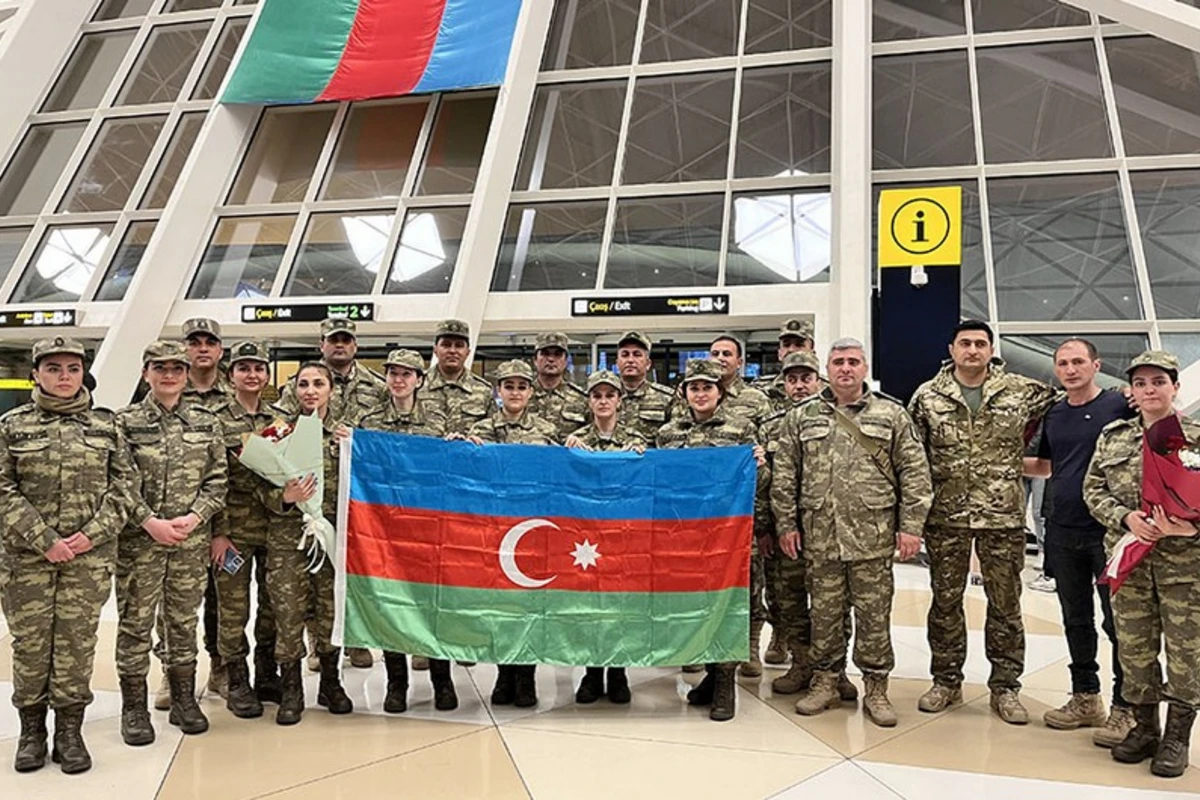 Zəlzələdən sonra Türkiyəyə göndərilən Azərbaycanın hərbi həkimləri Vətənə qayıdıb - FOTO Zəlzələdən sonra Türkiyəyə göndərilən Azərbaycanın hərbi həkimləri Vətənə qayıdıb - FOTO